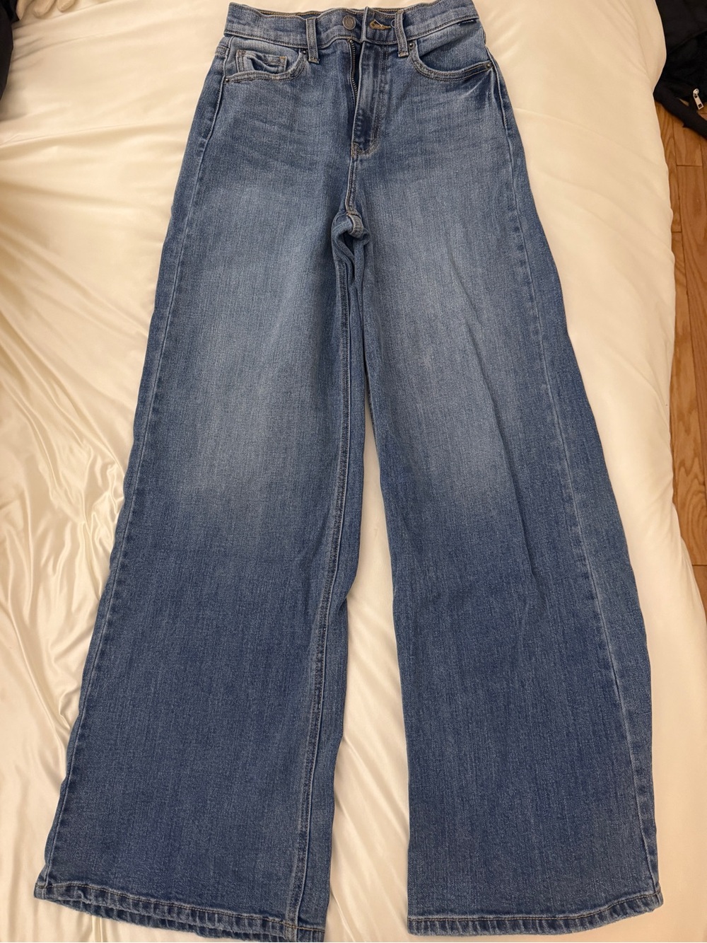 Cello Wide-Leg High-Rise Jeans in Medium Blue Denim